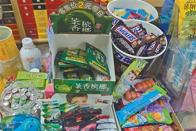 央媒关注校园周边卖槟榔：学生易获取、有的已成瘾，有效监管待跟进